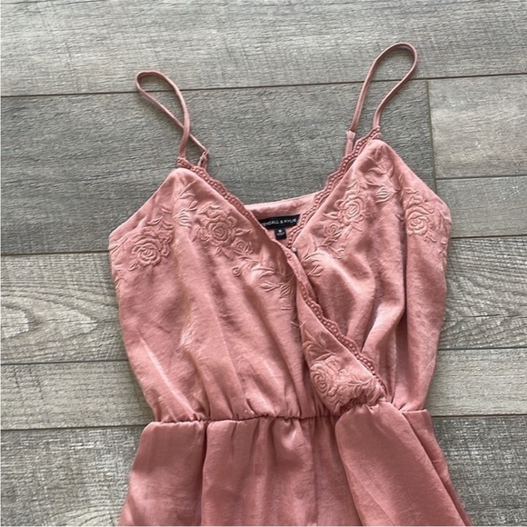 Kendall & Kylie Size Small Blush Pink Embroidered Lace Romper - Picture 4 of 8